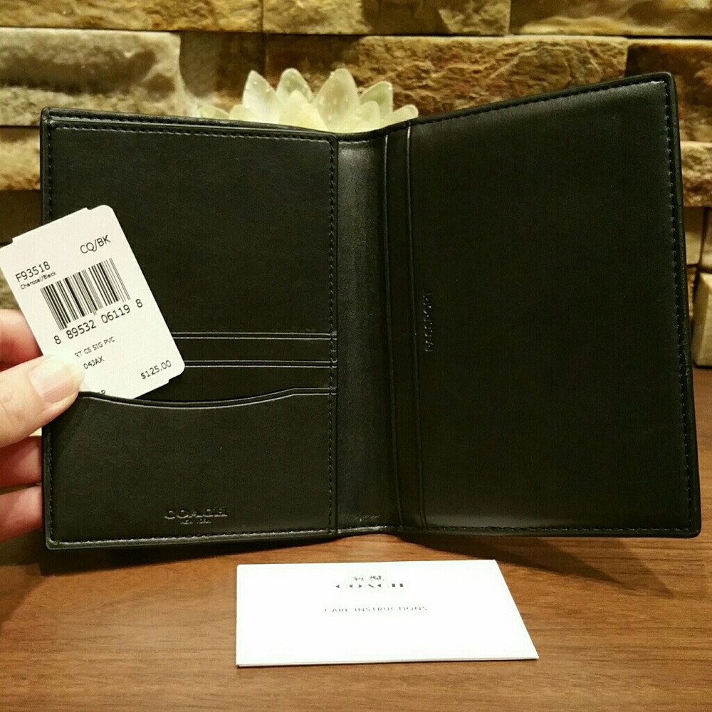 NEW Coach Signature Passport Case - Picture 3 of 7